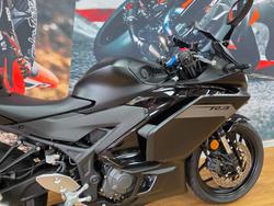 2025 Yamaha YZF-R3 Black