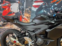 2025 Yamaha YZF-R3 Black
