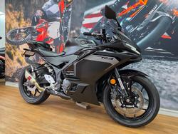 2025 Yamaha YZF-R3 Black