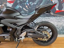 2025 Yamaha YZF-R3 Black