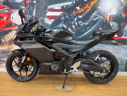 2025 Yamaha YZF-R3 Black