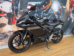 2025 Yamaha YZF-R3 Black