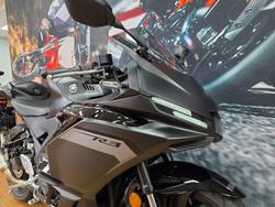 2025 Yamaha YZF-R3 Black