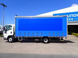 2017 ISUZU FRR 107-210 WHITE