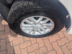 2014 Toyota Hilux SR5 KUN26R MY14 4X4 Dual Range Glacier White