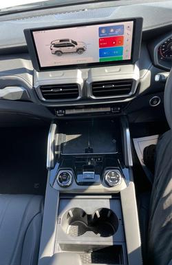 2025 LDV D90 Executive