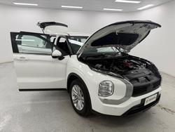 2022 Mitsubishi Outlander ES ZM MY22.5 White