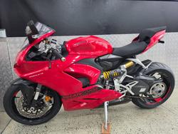2021 DUCATI PANIGALE V2 RED