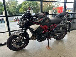 2025 Kawasaki Z900 (ZR900) BLACK