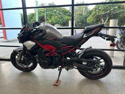 2025 Kawasaki Z900 (ZR900) BLACK