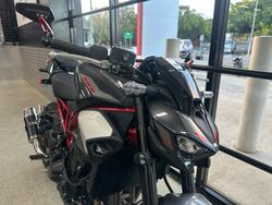 2025 Kawasaki Z900 (ZR900) BLACK