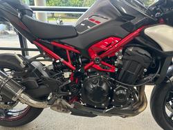 2025 Kawasaki Z900 (ZR900) BLACK