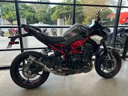 2025 Kawasaki Z900 (ZR900) BLACK