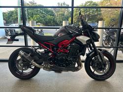 2025 Kawasaki Z900 (ZR900) BLACK
