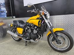2006 Yamaha 2006 Yamaha 1200cc VMAX YELLOW