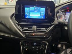 2023 Suzuki
                S-Cross GLX