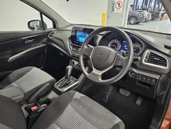 2023 Suzuki
                S-Cross GLX