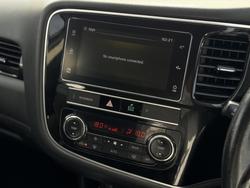 2018 Mitsubishi
Outlander ES