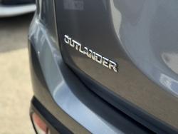 2018 Mitsubishi
Outlander ES