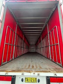 2015 Krueger 24P Straight Curtain Sider Red