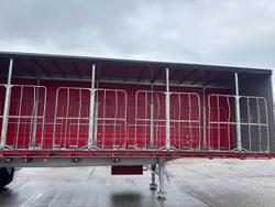 2015 Krueger 24P Straight Curtain Sider Red
