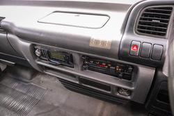 2000 Isuzu Npr 300 Medium