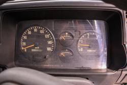 2000 Isuzu Npr 300 Medium