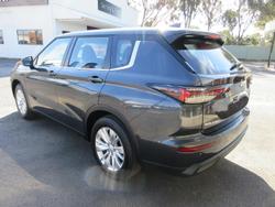 2025 Mitsubishi Outlander ES