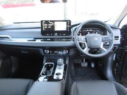 2025 Mitsubishi Outlander ES