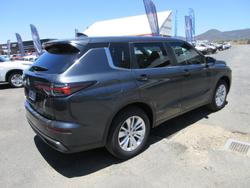 2025 Mitsubishi Outlander ES