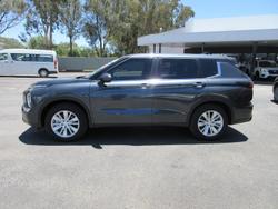 2025 Mitsubishi Outlander ES