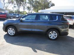 2025 Mitsubishi Outlander ES