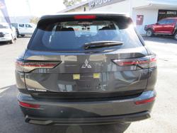 2025 Mitsubishi Outlander ES