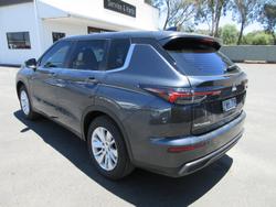 2025 Mitsubishi Outlander ES