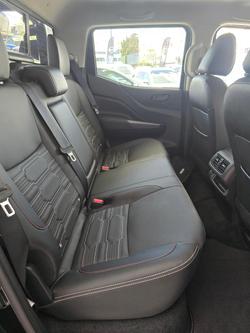 2025 Nissan
                Navara PRO-4X