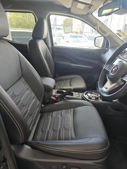 2025 Nissan
                Navara PRO-4X