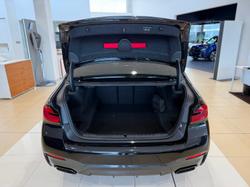 2022 BMW
                5 Series M550i xDrive