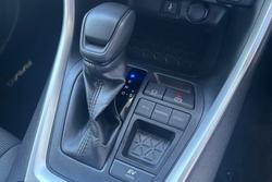 2022 Toyota
                RAV4 GX