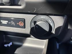 2025 Isuzu D-MAX SX MY24 4X4 Dual Range Mercury Silver