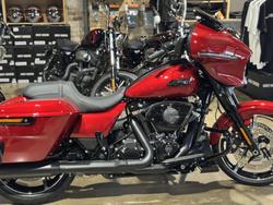 2025 HARLEY-DAVIDSON STREET GLIDE 117 (FLHX) ROAD RED