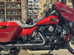 2025 HARLEY-DAVIDSON STREET GLIDE 117 (FLHX) ROAD RED