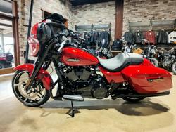 2025 HARLEY-DAVIDSON STREET GLIDE 117 (FLHX) ROAD RED