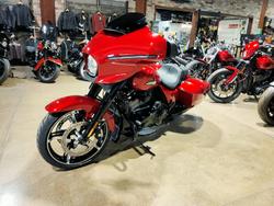 2025 HARLEY-DAVIDSON STREET GLIDE 117 (FLHX) ROAD RED