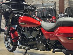 2025 HARLEY-DAVIDSON STREET GLIDE 117 (FLHX) ROAD RED