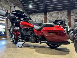 2025 HARLEY-DAVIDSON STREET GLIDE 117 (FLHX) ROAD RED