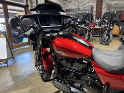 2025 HARLEY-DAVIDSON STREET GLIDE 117 (FLHX) ROAD RED
