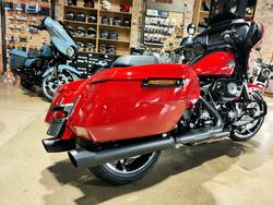 2025 HARLEY-DAVIDSON STREET GLIDE 117 (FLHX) ROAD RED