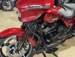 2025 HARLEY-DAVIDSON STREET GLIDE 117 (FLHX) ROAD RED