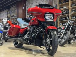 2025 HARLEY-DAVIDSON STREET GLIDE 117 (FLHX) ROAD RED