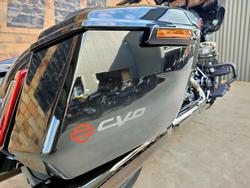2025 HARLEY-DAVIDSON CVO ROAD GLIDE 121 (FLTRXSE) ROAD RAVEN FADE